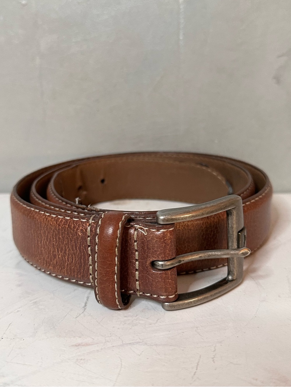TOMMY BAHAMA LEATHER BELT SIZE 40